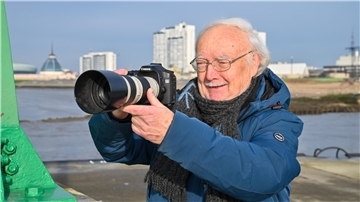 Er kennt sie alle: Ship-Spotter Ralf Witthohn hat ein unglaubliches Werk verfasst.