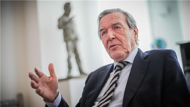 Schröder verteidigt Freundschaft zu Putin - Kreml erfreut Er werde so lange Sozialdemokrat bleiben, wie man ihn lasse, so Gerhard Schröder.
