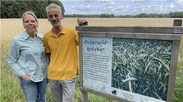 Erheblichen Anteil am gelungenen Ackerkräuter-Projekt haben Maren Schröder-Meyer und Heiner Schröder.