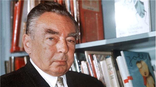 Schneeball und Lawine: 125. Geburtstag von Erich Kästner Erich Kästner: „Die Lawine hält keiner mehr auf.“