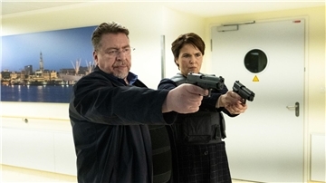 Erichsen (Armin Rohde) und Lisa (Barbara Auer) im ZDFneo-Krimi „Nachtschicht - Cash & Carry“.