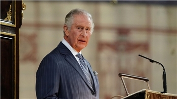 Erinnert mit einem Foto an seine verstorbene Mutter: König Charles.