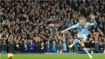 Erling Haaland vergab einen Strafstoß, erzielte aber die Führung für Manchester City.