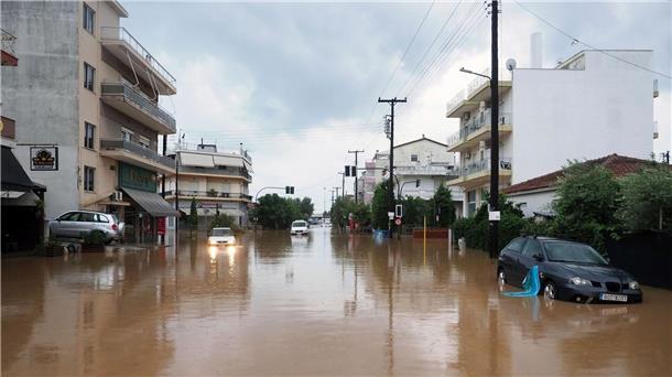 Griechische Stadt Volos nach Unwetter erneut unter Wasser Erst Anfang September stand die griechische Hafenstadt Volos unter Wasser, wie dieses Bild zeigt. Nun gibt es erneut Überschwemmungen.