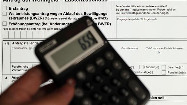 Erst mal ausrechnen: Nicht mit dem Taschenrechner, sondern dem Wohngeldrechner auf der Seite des Bundesministeriums für Wohnen (www.bmwsb.de) können sich Bürger grob informieren, ob sie einen Anspruch auf Wohngeld Plus haben könnten.