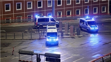 Erst nach mehreren Stunden zäher Verhandlungen mit der Polizei hatte der 35-Jährige Geiselnehmer aufgegeben.
