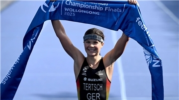 Lisa Tertsch erste deutsche Triathlon-Weltmeisterin Erste deutsche Triathlon-Weltmeisterin über die olympische Distanz: Lisa Tertsch