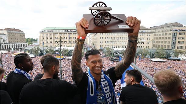 Selke mit erstem Tor für neuen Club aus der Türkei Erster Treffer für neuen Club: Der frühere HSV-Angreifer Davie Selke.