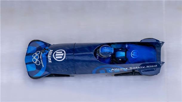 Erstmals ging in Winterberg der neue Allianz Safety Sled in den Eiskanal und sammelt Messdaten.