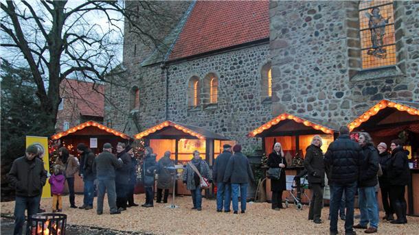Erstmals seit 2017 wird der Zevener Weihnachtsmarkt wieder auf dem Platz vor der St.-Viti-Kirche stattfinden.