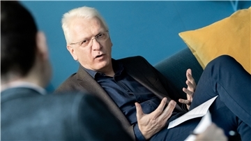 Erstmals spricht er öffentlich über seine schwere Erkrankung: der ehemalige medizinische Geschäftsführer des Klinikums Reinkenheide, Professor Dr. Tido Junghans, im Interview mit NORD|ERLESEN.