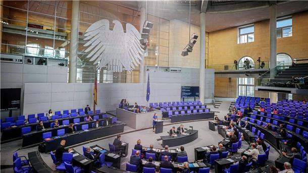 Klimaschutzgesetz: SPD und Grüne wollen Nachbesserungen Erstmals wurde im Bundestag über die von der Bundesregierung geplante Reform des Klimaschutzgesetzes debattiert.