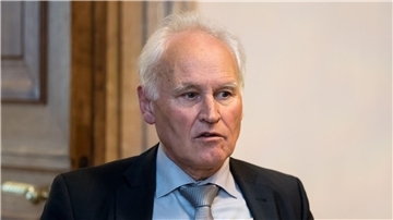 Erwin Huber kritisiert das Verhalten von Bayerns Vize-Ministerpräsident Hubert Aiwanger (Archivbild).