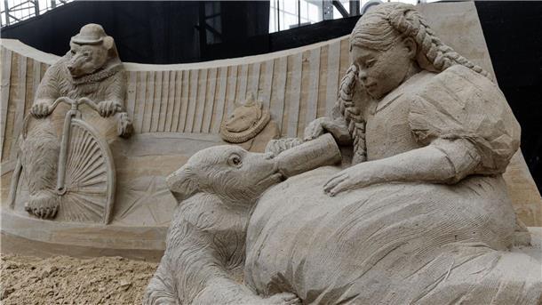 Magische Welt aus Sand Es entstehen ganz unterschiedliche Skulpturen.