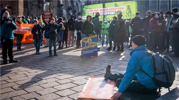 Demonstration vor dem Rathaus