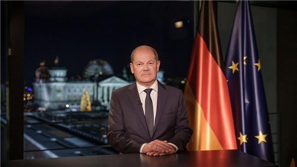 Kanzler Scholz ruft für das neue Jahr zu Zuversicht auf Es gehe „ein schweres Jahr zu Ende“, so Kanzler Olaf Scholz. Hier bei der Neujahrsansprache im Kanzleramt.