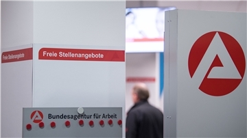 Es gibt wieder mehr Stellenangebote als noch im Mai, aber deutlich weniger als vor einem Jahr.
