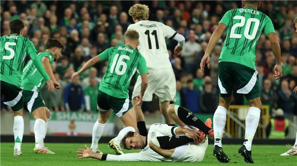 WM-Ticket in Griffweite nach Woltemades Schulter-Tor Es ging hart zur Sache in Belfast.