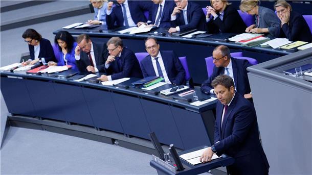 Bundestag beschließt Haushalt 2025 Es ist Klingbeils erster Haushalt als Finanzminister.