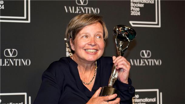 Jenny Erpenbeck gewinnt International Booker Prize Es ist nicht Jenny Erpenbecks erster Preis: Wegen der vielen Auszeichnungen für ihre Romane gilt sie als eine der bedeutendsten deutschsprachigen Schriftstellerinnen.