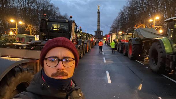 Bauernproteste: So unterstützen die Landwirte aus unserer Region die Großdemo Es sind 3 Grad in Berlin und es weht ein kalter Wind. Warm anziehen heißt es deshalb.