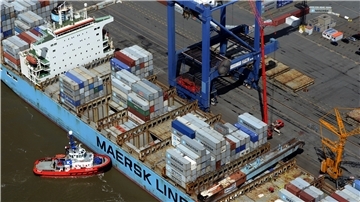 Es sind Unfälle wie diese, die den Hafenkapitän immer noch bewegen: Vor fünf Jahren krachte der Ausleger einer Containerbrücke in die "Maersk Karachi".