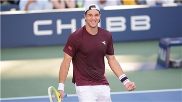 Es wartet ein großer Auftritt: Jan-Lennard Struff wird sich mit Novak Djokovic messen.