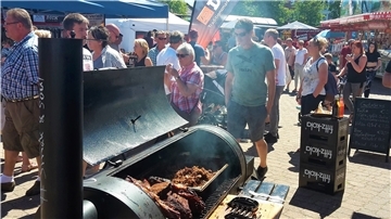 Es wird heiß am Wochenende in Bad Bederkesa. Zum vierten Mal wird beim "BBQ an der Burg" der KCBS-Grillwettbewerb ausgerufen. Für die Besucher gibt es ein buntes Rahmenprogramm.