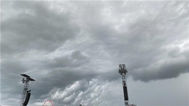 Hurricane-Liveticker: Ein Wahnsinns-Festival geht zu Ende Es ziehen dunkle Wolken übers Festival und es regnet heftig.