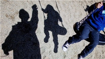 Etwa jede fünfte Familie mit Kindern unter 18 Jahren ist alleinerziehend.