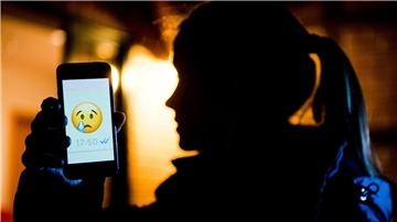 Ärger im Internet Etwa über den Chat-Dienst WhatsApp findet Mobbing im Internet statt.