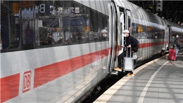 Etwas pünktlicher unterwegs als im Dezember: Die Deutsche Bahn.