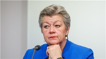EU-Innenkommissarin Ylva Johansson bei der Hybrid-Pressekonferenz von Europol.