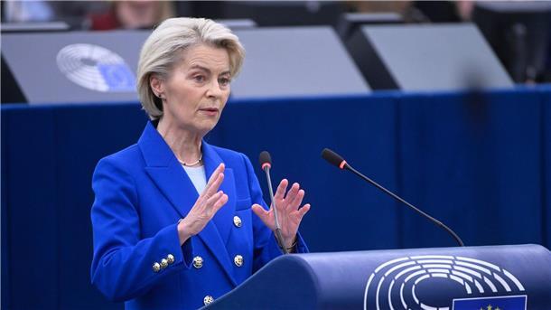 Von der Leyens Kommission übersteht weitere Misstrauensvoten EU-Kommissionspräsidentin Ursula von der Leyen hatte sich bereits im Juli einem Misstrauensvotum stellen müssen. (Archivbild)