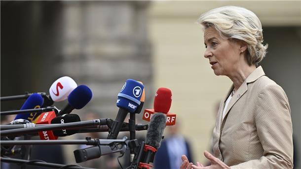„Deutscher Egoismus“: Scholz eckt in EU mit „Doppelwumms“ an EU-Kommissionspräsidentin Ursula von der Leyen in Prag.