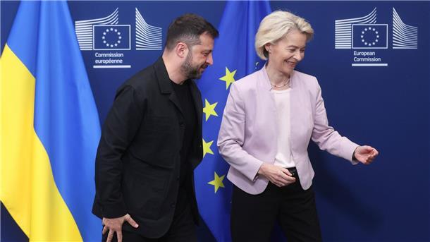 Selenskyj und Europäer bei Trump: Frieden für die Ukraine? EU-Kommissionspräsidentin von der Leyen empfing Selenskyj am Sonntag in Brüssel. Die Deutsche wird auch mit nach Washington reisen.