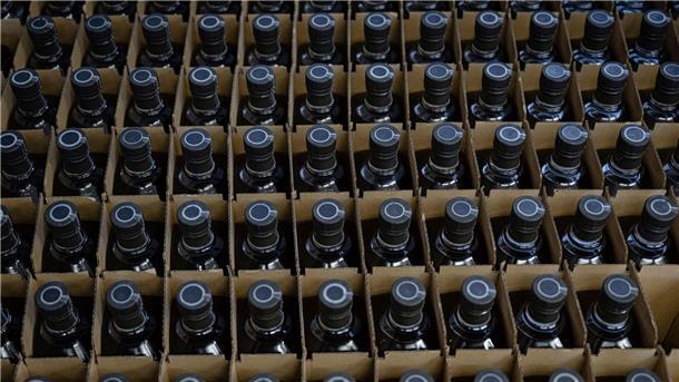 Trump wütet gegen Whiskey-Zoll - Droht mit 200 Prozent EU-Zölle auf Whiskey empören Trump