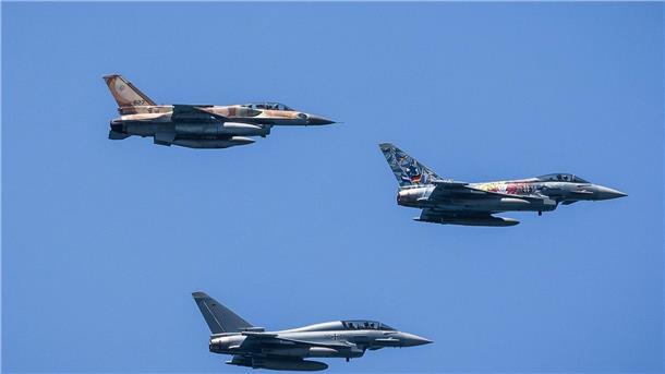 Luftwaffe steckt hinter erschreckenden Knallgeräuschen Eurofighter, wie diese, haben unbeabsichtigt für Unruhe gesorgt.
