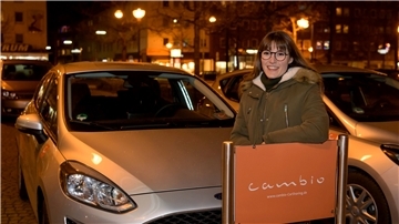 Eva Bläsen verzichtet auf ein eigenes Auto und nutzt Cambio. Der Car-Sharing-Anbieter wächst in Bremerhaven, ist aber noch weit entfernt von der Nutzerdichte in Bremen. Foto: Ralf Masorat
