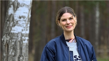 Eva Briegel ist Sängerin von der Band Juli. Das Album neue Album der Band, mit dem Namen „Der Sommer ist vorbei“, erscheint am 28.04.2023.