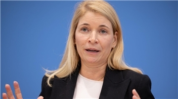 Evelyn Palla leitete bisher die Bahnsparte DB Regio - und wird nun Chefin der Deutschen Bahn als erste Frau in der Konzerngeschichte. (Archivbild)