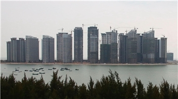 Evergrande-Gebäude auf der künstlichen Insel Haihua im chinesischen Danzhou.