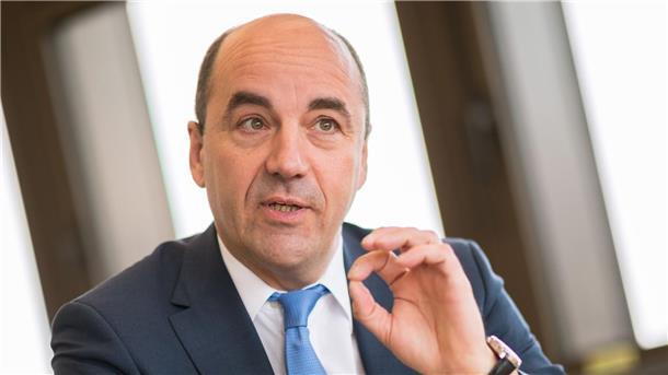 EWE-Chef verteidigt Borkum-Gas-Handel - Kritik von Grünen EWE-Vorstandsvorsitzender Stefan Dohler verteidigt die Abnahme des vor Borkum geförderten Nordseegases. (Archivbild)