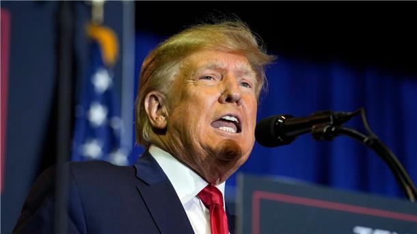 Trump wegen sexuellen Übergriffs zu Geldstrafe verurteilt Ex-Präsident Donald Trump bei einer Wahlkampfveranstaltung.