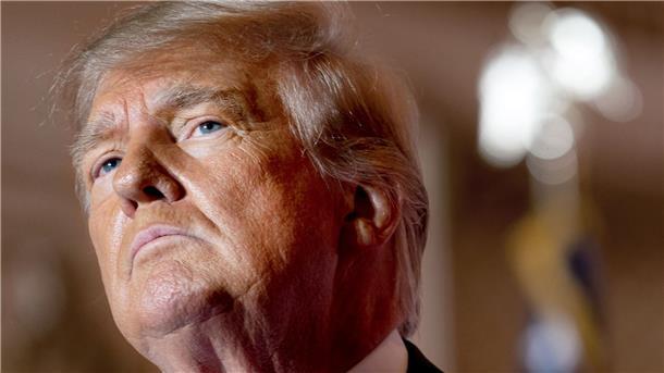 Weitere Geheimdokumente in Trumps Lagerraum gefunden Ex-US-Präsident Donald Trump bei einer Veranstaltung in seinem Anwesen Mar-a-Lago in Florida.