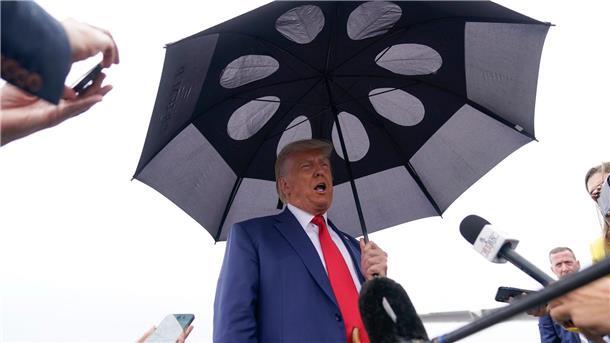 Ex-US-Präsident Donald Trump droht im Fall einer Verurteilung eine jahrzehntelange Haftstrafe.
