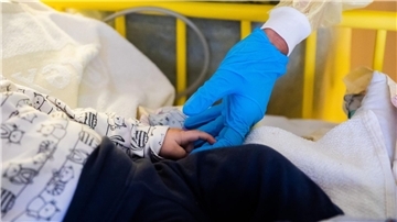 Experten befürchten, dass die Zahl der Infektionsfälle nicht nur bei Kindern, sondern auch bei Erwachsenen in den kommenden Wochen noch weiter steigt.