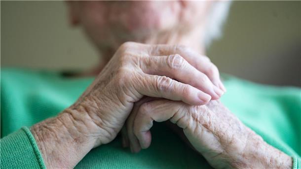 Pflegebedürftige in Nöten - Rufe nach Finanzreformen  Experten gehen davon aus, dass bis 2030 die Zahl der Pflegebedürftigen auf bis zu 5,75 Millionen steigen wird.