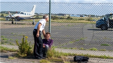 Fabian Beese beteiligte sich bei den Blockaden auf der Insel Sylt und klebte sich auch mit Mitgliedern der „Letzten Generation“ auf dem Rollfeld des Flughafens Köln/Bonn fest.