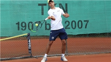 Fabio Jochens spielt Tennis für den TK Nordenham